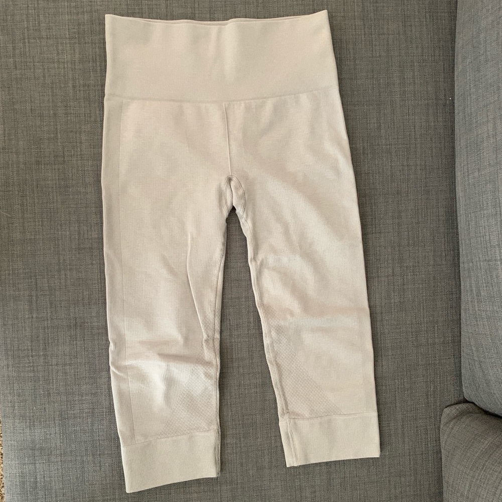 *SOLD ON CROSSPOST* Lululemon grey crop leggings